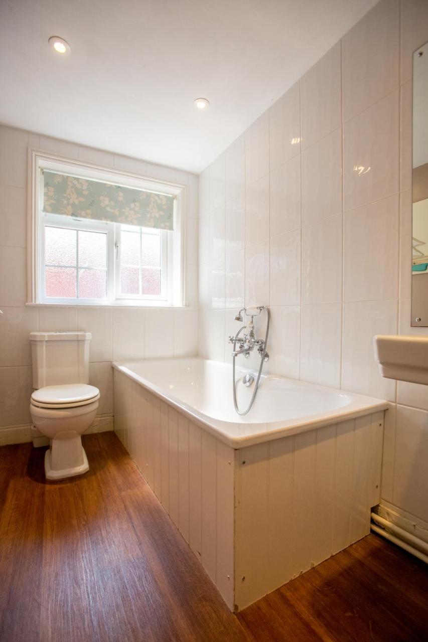 14 Market Cross Place - Beachfront Location With Lovely Sea Views - Aldeburgh Coastal Cottages Exterior photo