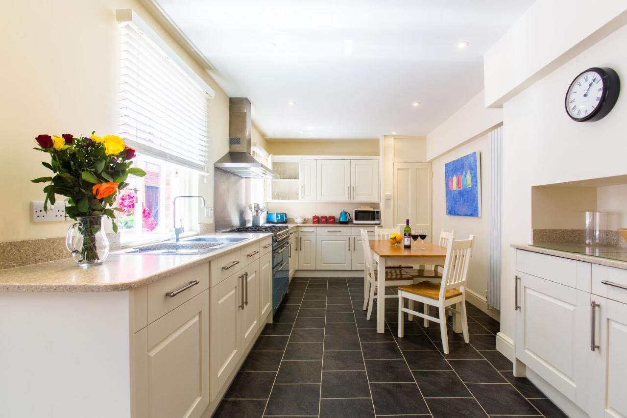 14 Market Cross Place - Beachfront Location With Lovely Sea Views - Aldeburgh Coastal Cottages Exterior photo